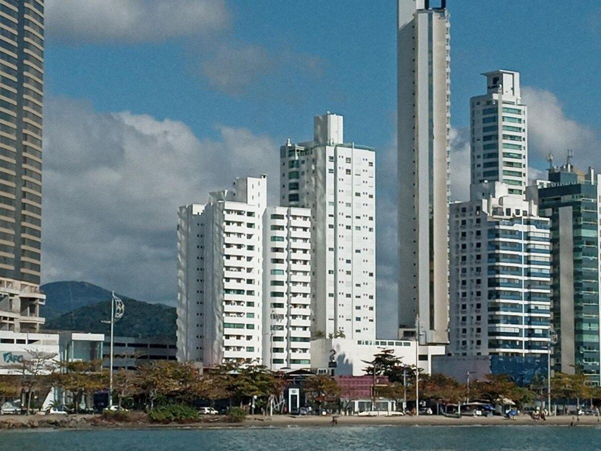3 Suites Linda Vista Da Orla De Bc A 50M Da Praia - Somente Familiares Balneário Camboriú Zewnętrze zdjęcie